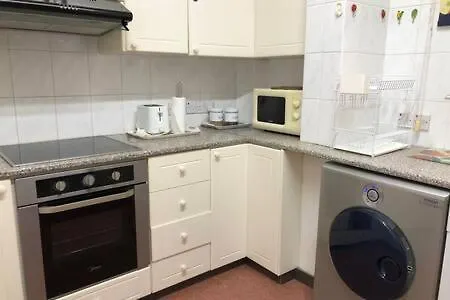 Regina Gardens - Spacious, 3 Bed, Ground Floor Unit With Large Patio *