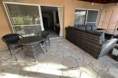 Regina Gardens - Spacious, 3 Bed, Ground Floor Unit With Large Patio * 파포스