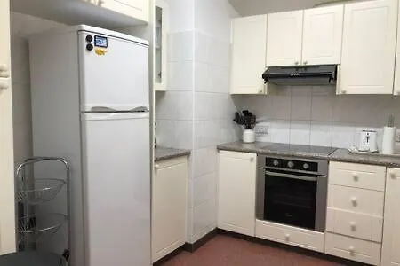 Regina Gardens - Spacious, 3 Bed, Ground Floor Unit With Large Patio פאפוס