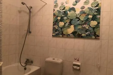 Regina Gardens - Spacious, 3 Bed, Ground Floor Unit With Large Patio *