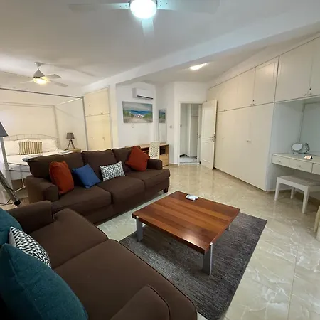 Regina Gardens - Spacious, 3 Bed, Ground Floor Unit With Large Patio Apartman *