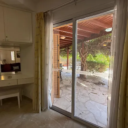 Regina Gardens - Spacious, 3 Bed, Ground Floor Unit With Large Patio *