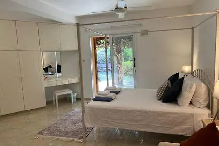 Regina Gardens - Spacious, 3 Bed, Ground Floor Unit With Large Patio Appartement *