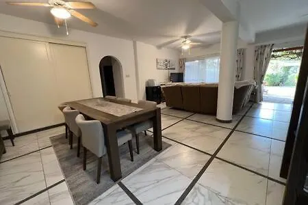 Apartmán Regina Gardens - Spacious, 3 Bed, Ground Floor Unit With Large Patio Paphos